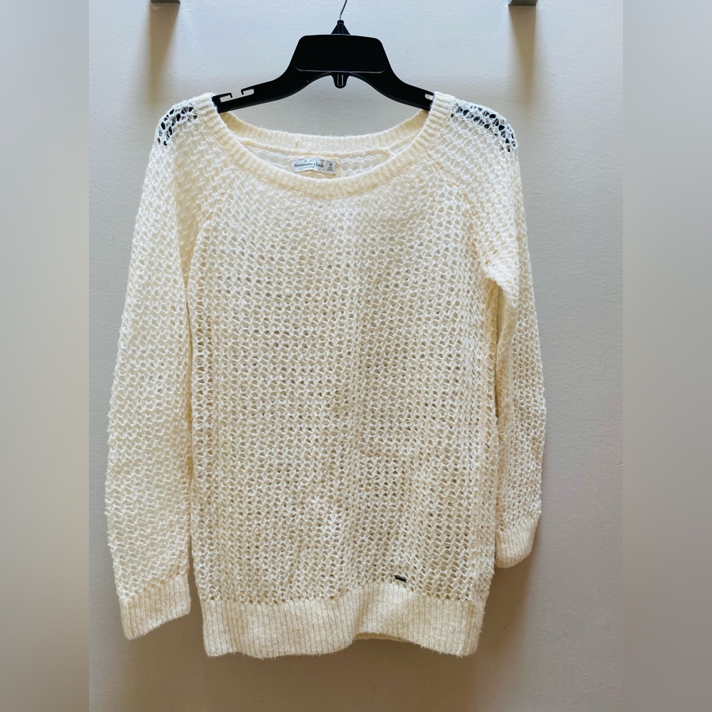 Abercrombie & Fitch Women 
Sweater White Size Med
